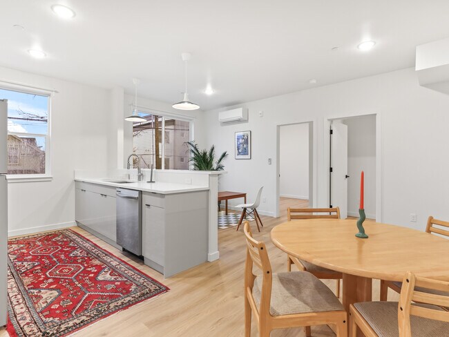 Photo - 485 NE Jessup St