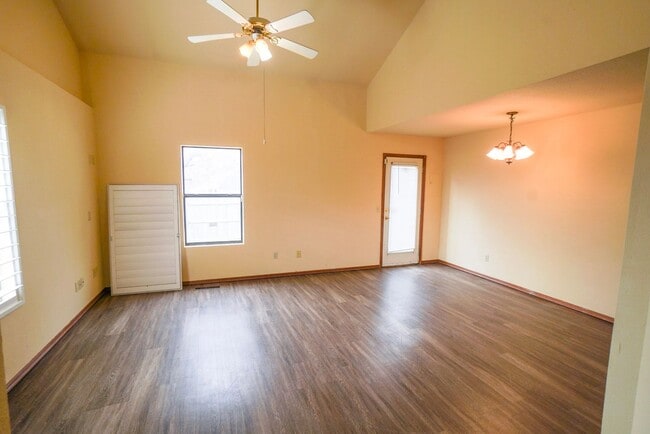 Photo - Must see 2 bed, 2 bath duplex near the University of Oklahoma