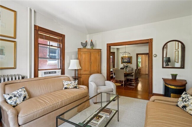 Photo - 14 Greenough Pl