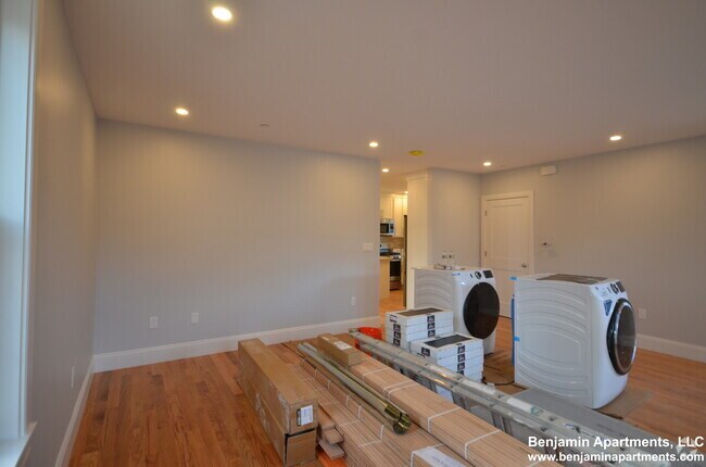 Building Photo - 21 Shepard St Unit 1 Rental