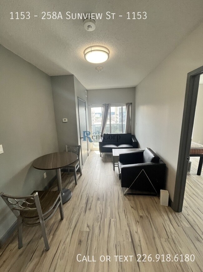 Photo - 258A-258A Sunview St