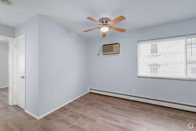 Unit 4 - 625SF - Dining Room