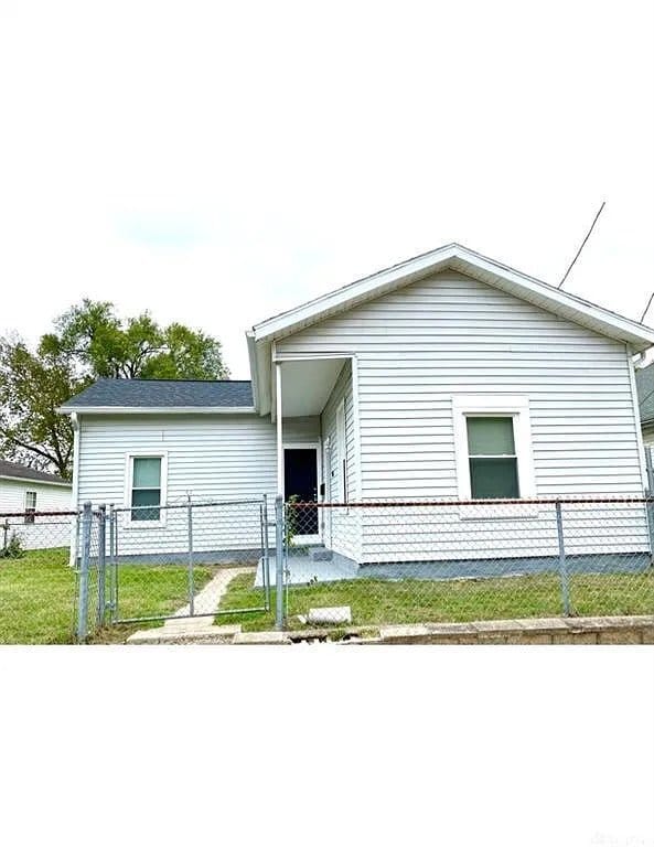 Building Photo - 605 9th Ave