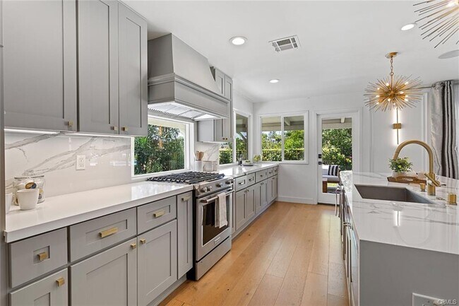 Photo - 7153 Helmsdale Rd