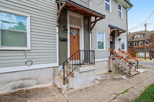 Building Photo - 2 W Walnut St Unit 4