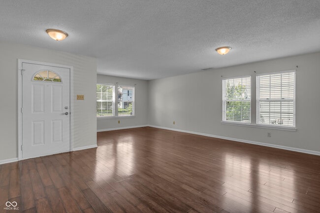 Photo - 10187 Hatherley Way