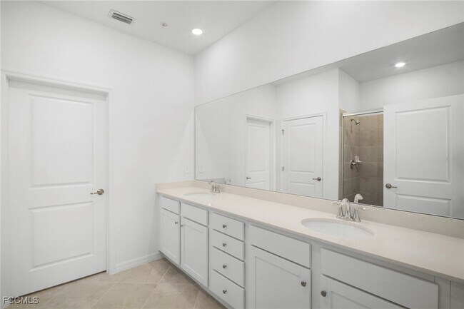 Building Photo - 20660 hazelnut Ct Unit 1323