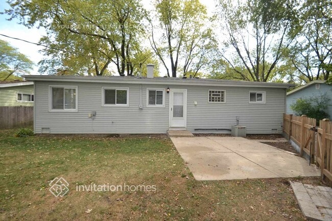 Photo - 724 W James St