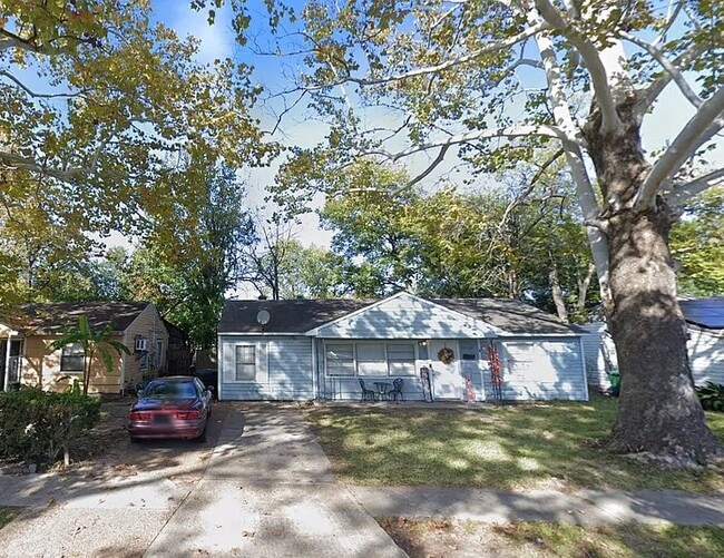 Building Photo - 3010 McCrarey Dr