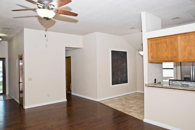 Photo - 608 Coopers Hawk Dr