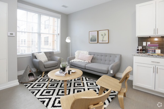 1 habitación, sala de estar - Heritage Place Apartments