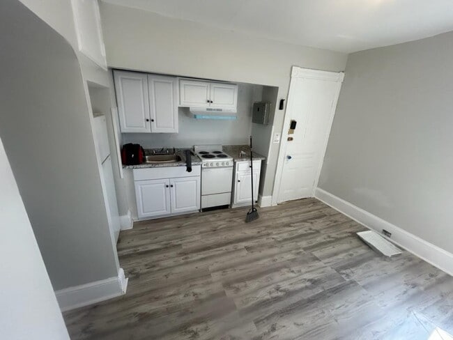 Building Photo - 1244 Perkiomen Ave Rental