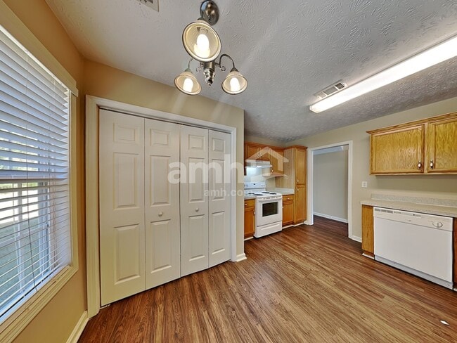 Photo - 125 Sanders Walk