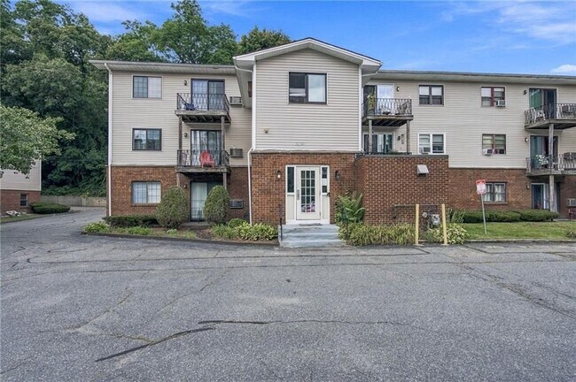 Building Photo - 79 Ivan St Unit 67