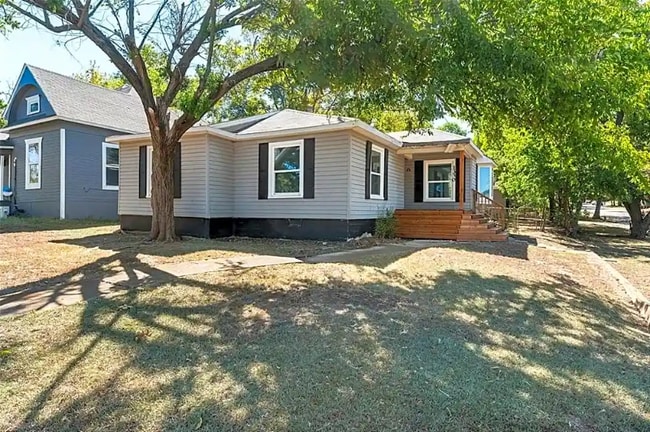 Building Photo - 1330 W Sears St