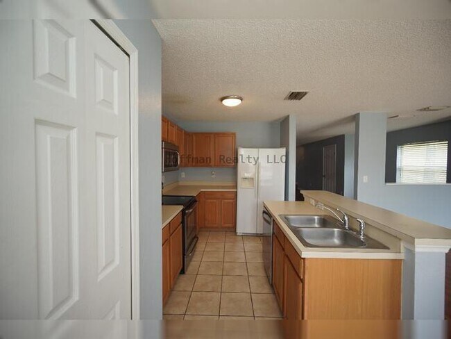 Photo - Spacious 3-Bedroom Townhome in Tampa