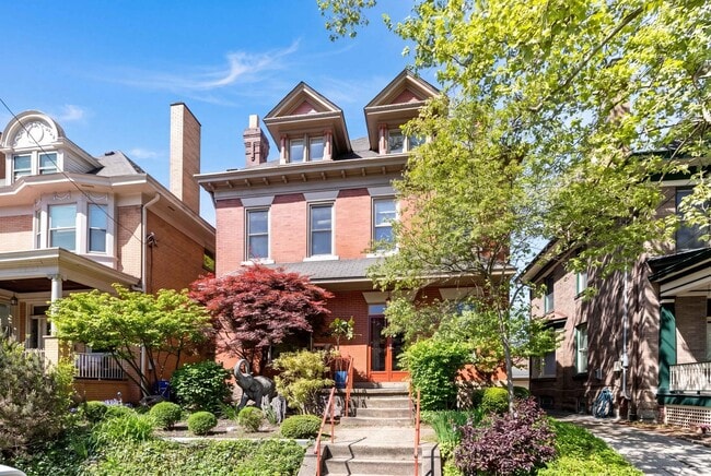 Photo - Stunning 5 Bedroom 2.5 Bathroom Home in Squirrel Hill