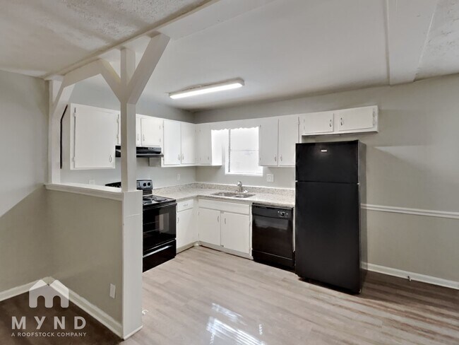 Photo - 546 Hardy Way