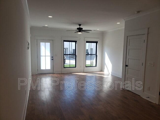 Photo - 209 McAuliffe St