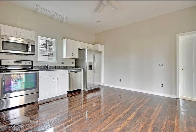 Building Photo - 8 Orrs Ct