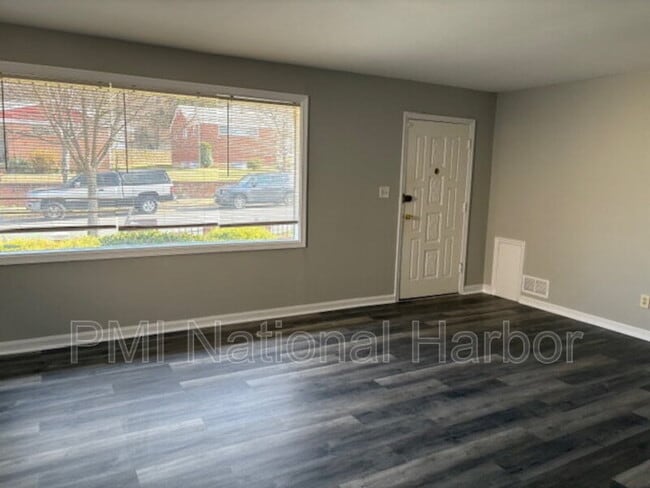 Photo - 1235 Chaplin St SE