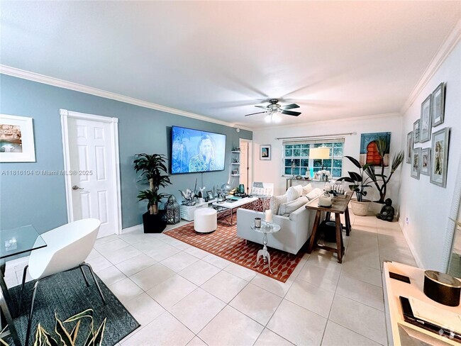 Building Photo - 2424 SE 17th St Unit B307 Rental