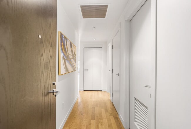 Building Photo - 1310 NW Naito Pkwy Unit 107