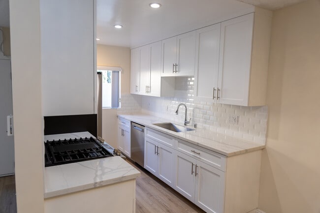 Photo - 7512 Fountain Ave Unit 3