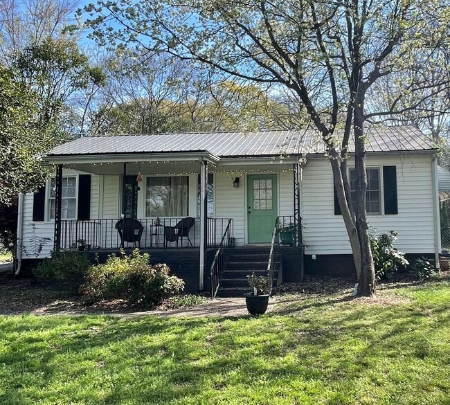 Photo - Beautifully renovated Normaltown 3/2 Home with fenced in front yard! Water, trash, and lawncare i...