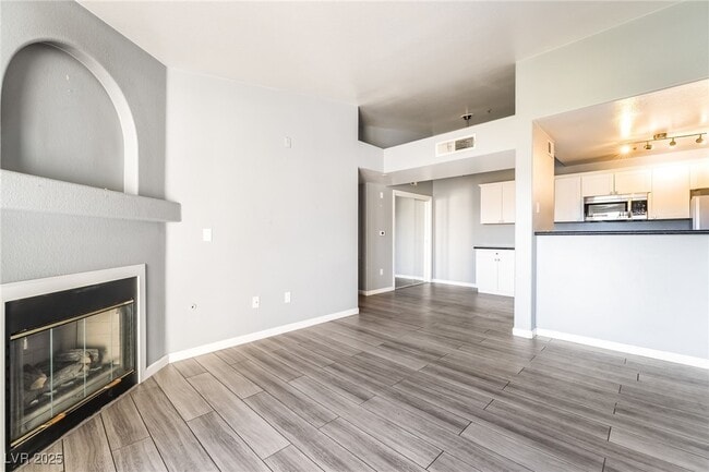 Photo - 950 Seven Hills Dr Unidad 2922