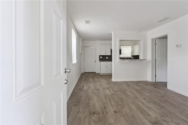 Photo - 1098 Smith St SW