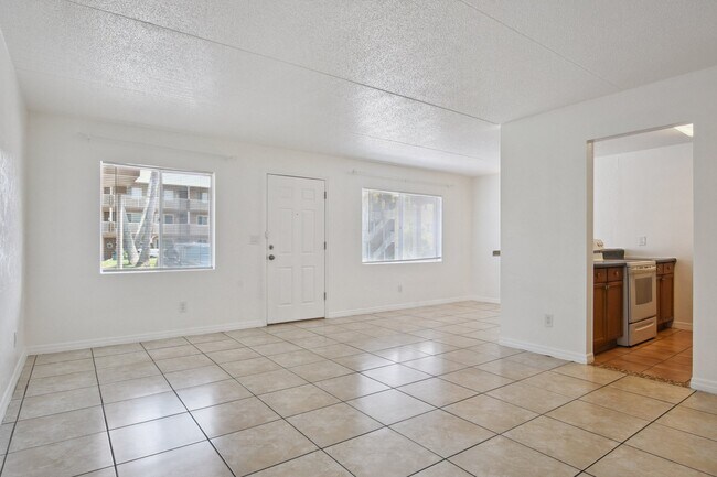 Photo - 415 N Halifax Ave