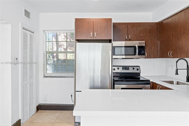 Photo - 541 NE 62nd St Unit 10