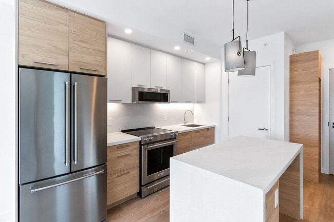 Photo - 200 Redpath Ave