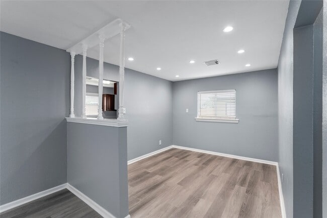 Photo - 5703 Minden St