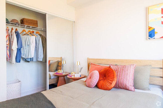 2BR, 2BA - 839 SF - Bedroom