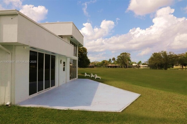 Photo - 6003 Umbrella Tree Ln