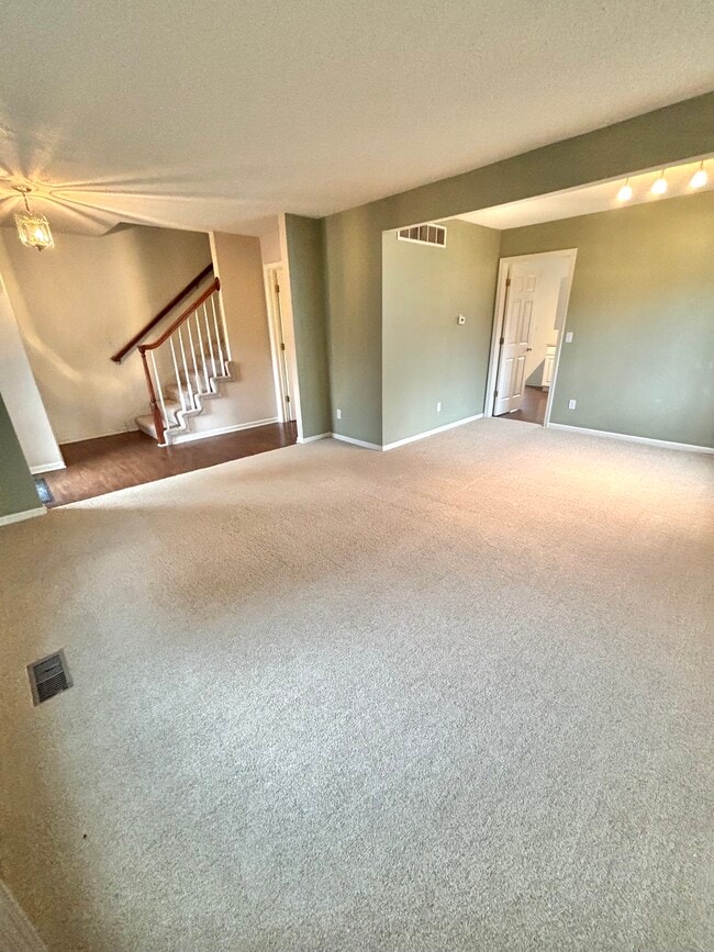 Photo - 6011 Hart St