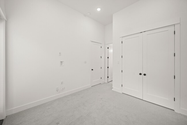 Building Photo - 2811 Anita St