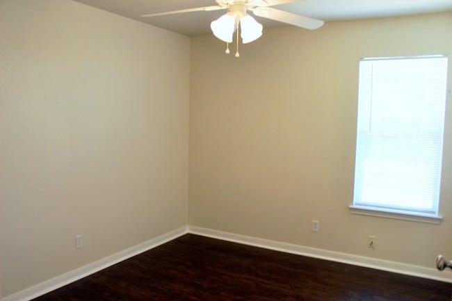 Photo - 309 Duprie Dr