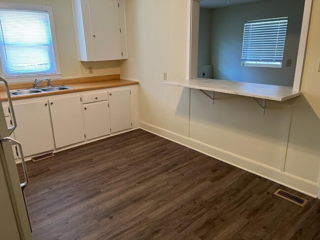 Photo - 513 E 14th St