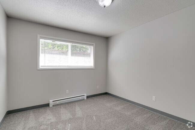 2BR, 1BA - 775SF - Primary Bedroom - Parkview