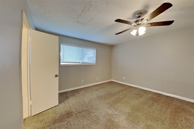 Photo - 3103 Heritage Green Dr