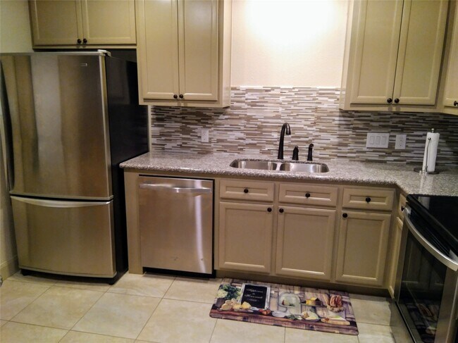 Photo - 3340 Blodgett St