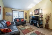 2BR, 1BA - 700SF