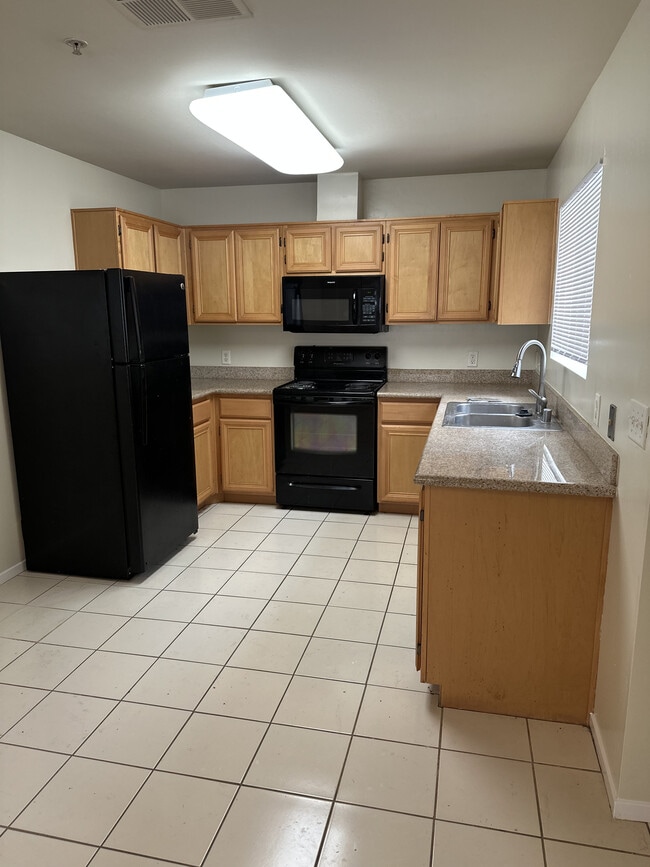Kitchen - 600 Hosking Ave Unit A