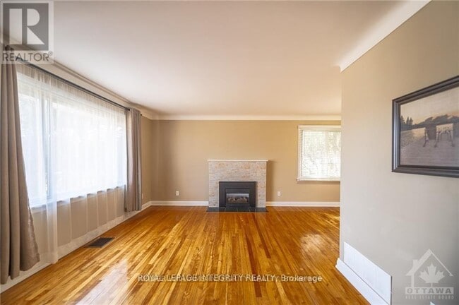 Photo - 147 Oakridge Blvd