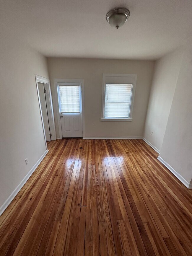 Photo - Bond St. 332-334 Unit 334 2nd fl left