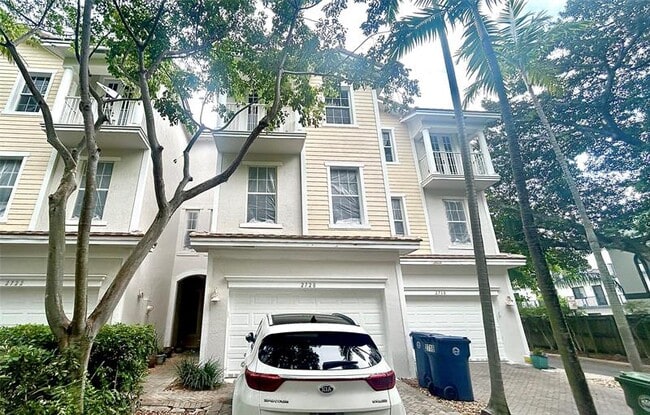 Photo - 2720 NE 9th Ave