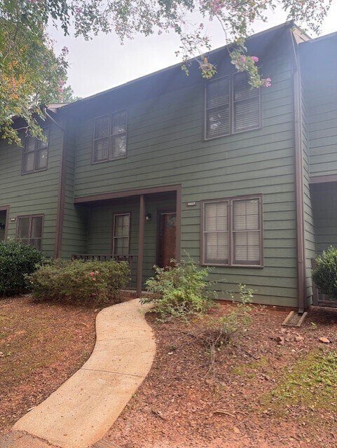 Building Photo - Spacious condo at The Oaks of Avent Ferry! Unit 4117